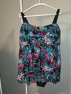 BloomChic Floral Swimdress One‑Piece Swimsuit – Size 18–20 (NEW w/ Liner)
